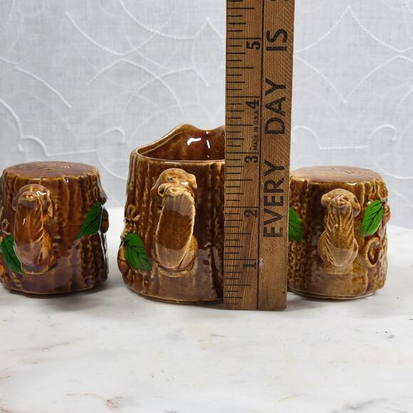 Vtg Squirrel Salt Pepper Shakers Creamer Set Souvenir Canada Hand Painted Cabin - Picture 12 of 16